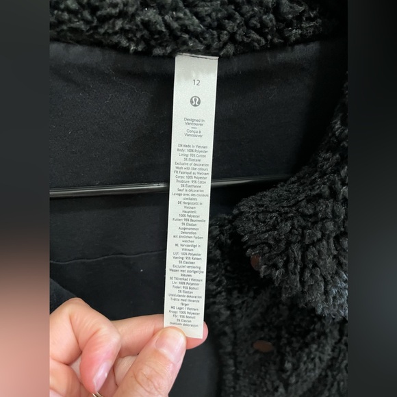 Lululemon Fuzzy Bomber Jacket - Size 12 - Picture 5 of 5